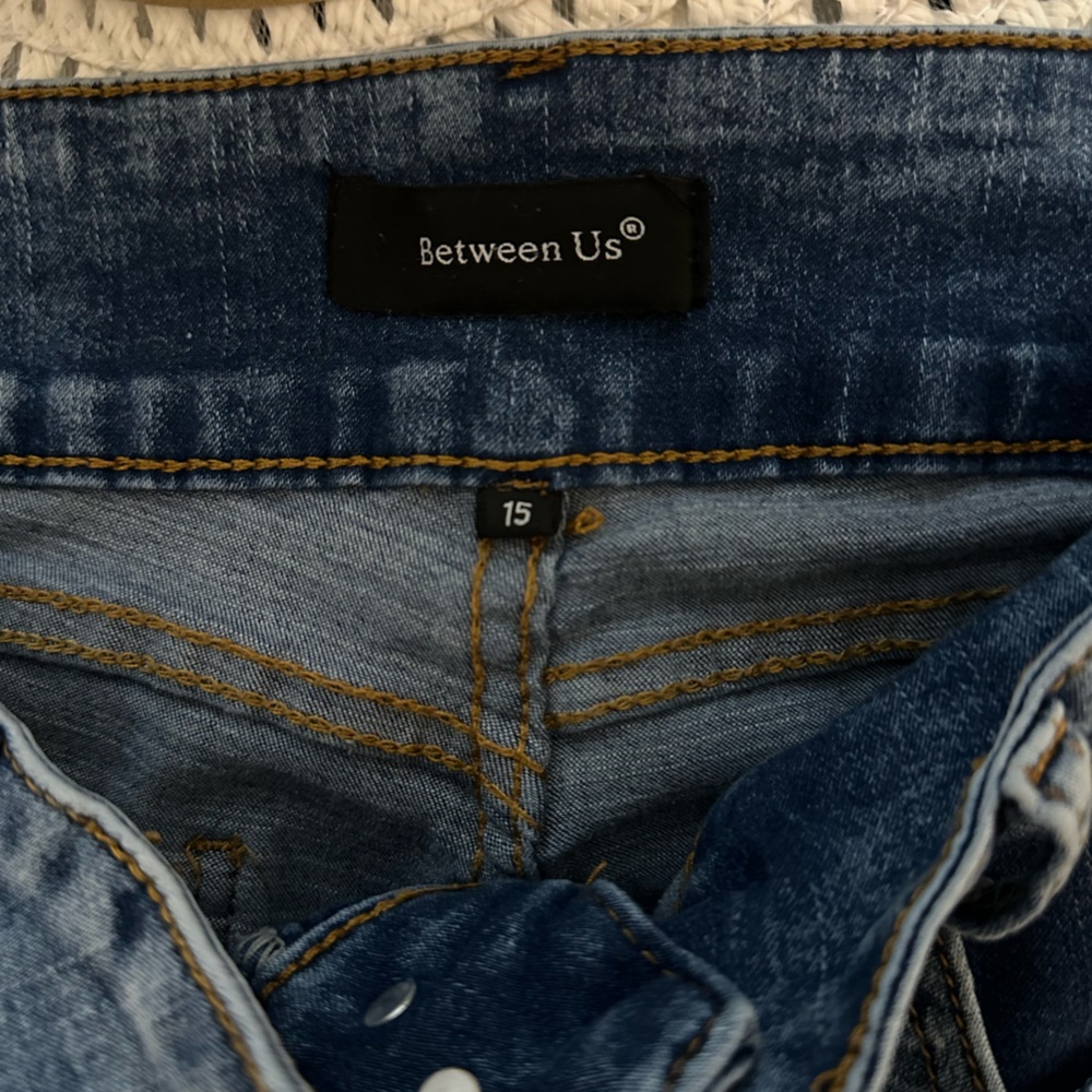Between Us woman’s cropped stretch jeans. - Picture 4 of 4